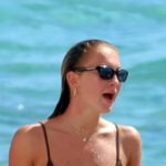 Ќерката на Кејт Мос во најминијатурно бикини (ФОТО) 