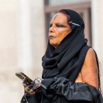  Со своето појавување предизвикала „земјотрес“ на Модната недела во Париз (ФОТО)
