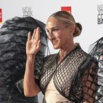 За средба со Русинот била – црн ангел: Поради ова ексцентрично издание на Сара Џесика Паркер би затреперила и Кери Бредшо (ФОТО)